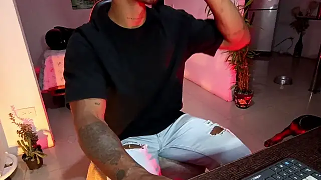 Adam_Valenciia webcam