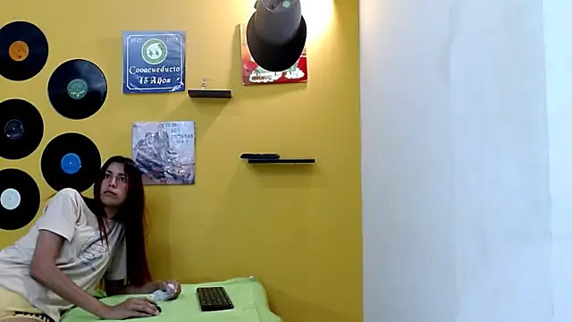 skinnyverus18 webcam