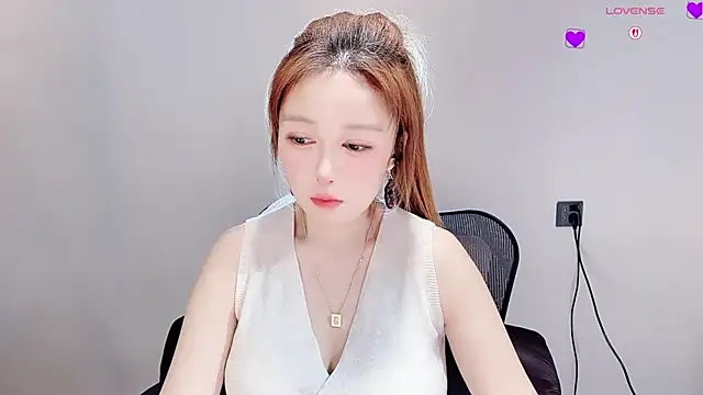 美女YERR0在线直播