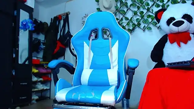 black_latin23cm webcam