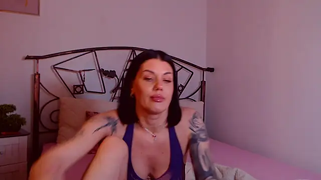 YvonneEverlee webcam