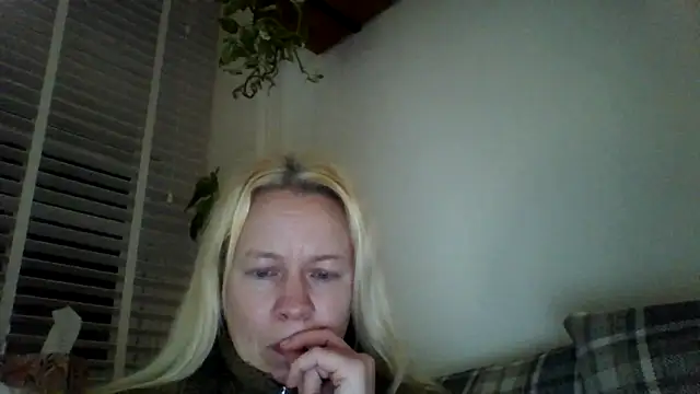 jennyblondeuk webcam