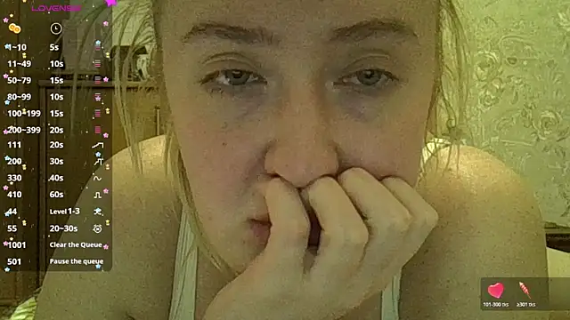 CurvyWild_Lady30 webcam