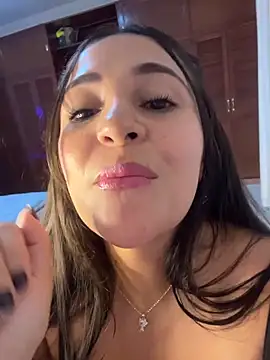 Webcam Model (Taylortits)  is live.Free join now!