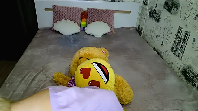 lovely-eyes - Lovely-eyes's free webcam