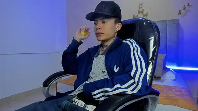 nascary_fox (M twink) - cum public