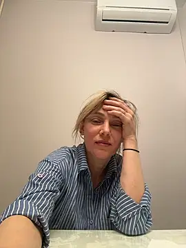 carmenblues_ - CarmenBlues_'s free webcam - UK Sex Cams