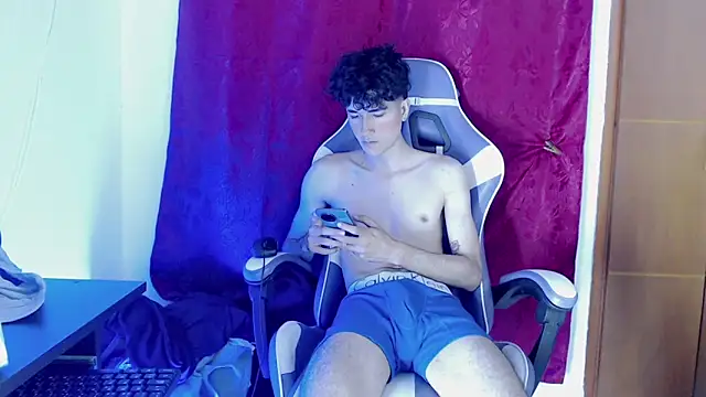 johnny_cagee_ - Johnny_cagee_'s free webcam - UK Sex Cams