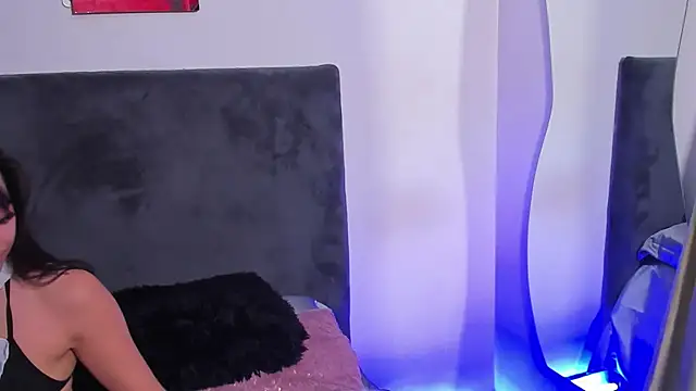 saramikaelson webcam