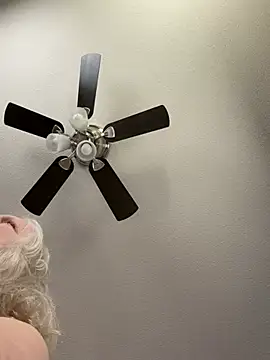 Kaitlyn_Winters webcam