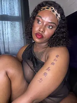 QUEEN_NOBUHLE_FEMDOM_777 webcam