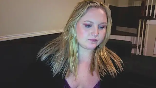 PhatAssBlond webcam