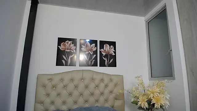 pinky_f00x - Pinky_f00x's free webcam