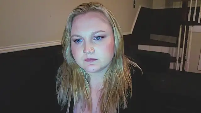 PhatAssBlond webcam