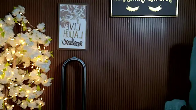 xxforyoureyesonlyxx webcam