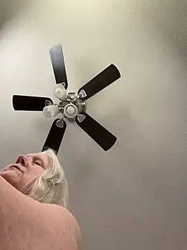 Kaitlyn_Winters webcam