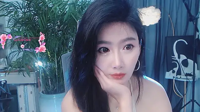 办理王子专属私人八折折扣，礼物九折。私人免费偷窥大尺度在C2C.PVT加入王子免费发全裸视频