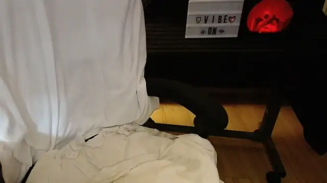 angecornuxo - AngecornuXO's free webcam - UK Sex Cams