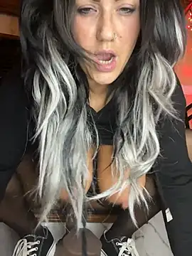 LittleMissEeve webcam