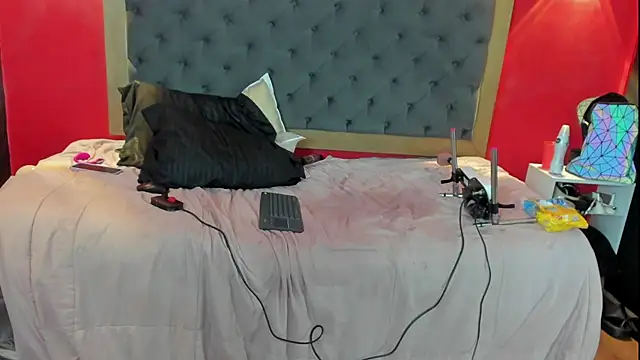 yayahilton - YayaHilton's free webcam - UK Sex Cams