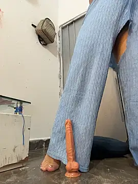 halana_squirts webcam