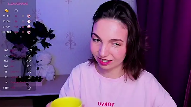 KindHazelHere_ webcam