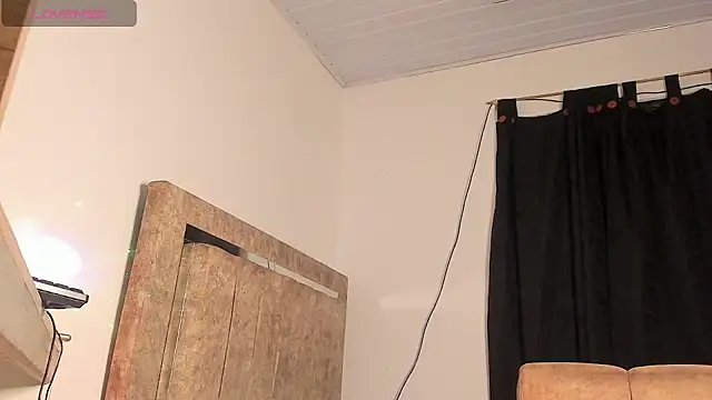 Kriss_Edwards webcam