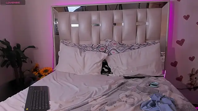 Darlyn_tenderhot__ webcam