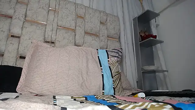 KEYRA-MILLER- webcam