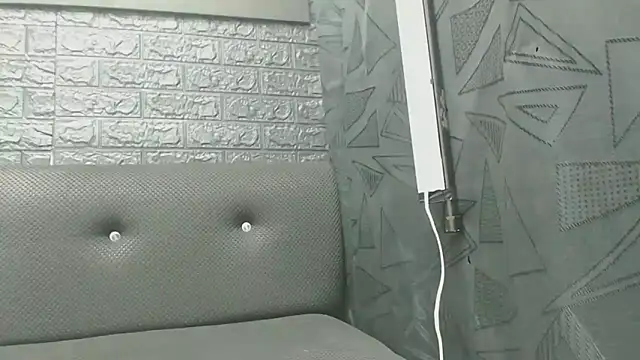 lil_rose2006 - Lil_Rose2006's free webcam - UK Sex Cams