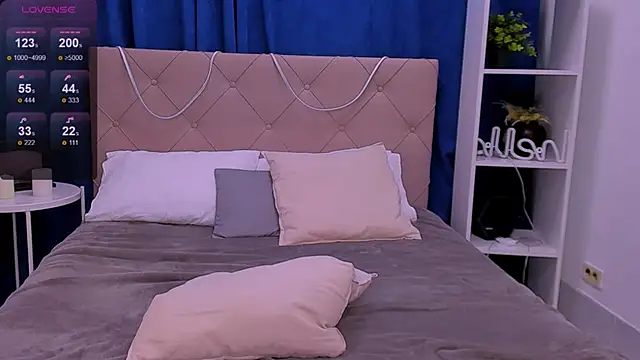 Janie_JJ_Curvie webcam