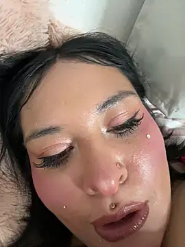 Nailealipsglossy webcam