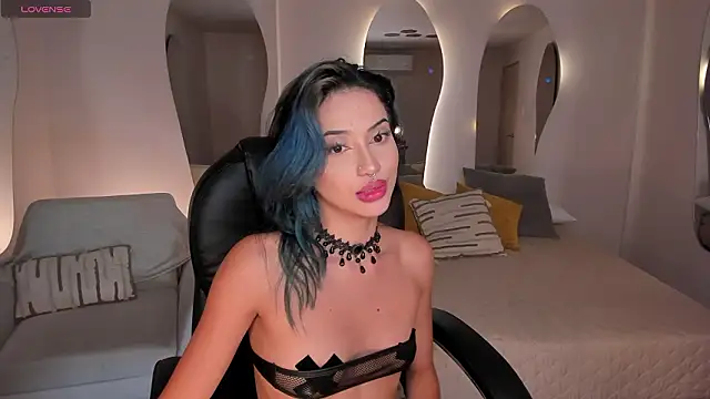 KayraLanne webcam