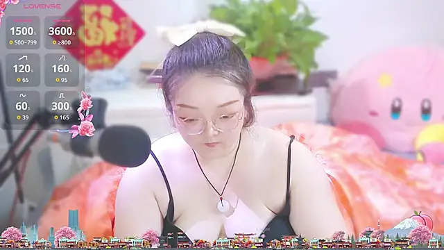 美女AngelwithEcup在线直播