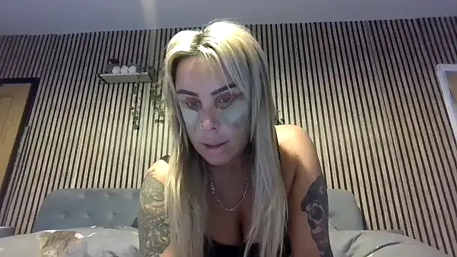 poppyinga1 - Poppyinga1's free webcam - UK Sex Cams