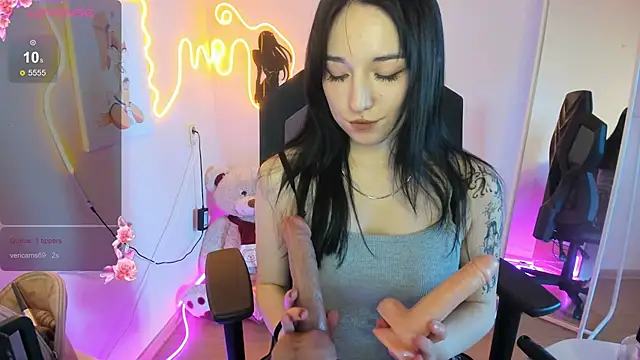 AliceeinWonderlanddd webcam