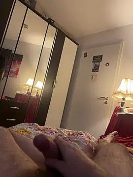 upinsomke1879 webcam