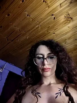 Nanucurlyxx