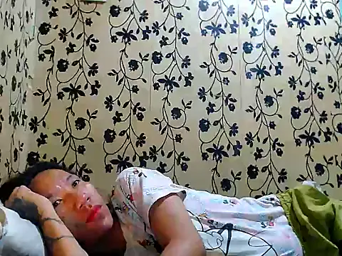 LadyBoyBigCock69 webcam