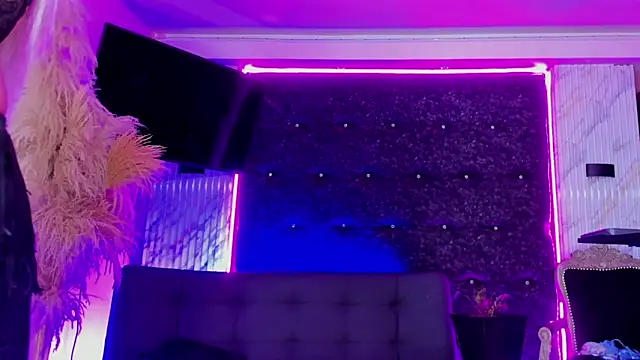 Queens_Wonders_Blonders webcam