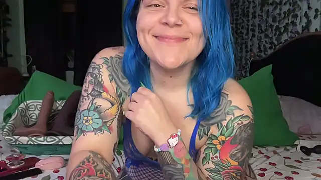 cherrybombbomb - CherryBombBomb's free webcam - UK Sex Cams