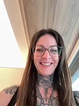 BrownieyQueen webcam