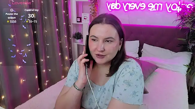 feralpeach - FeralPeach's free webcam