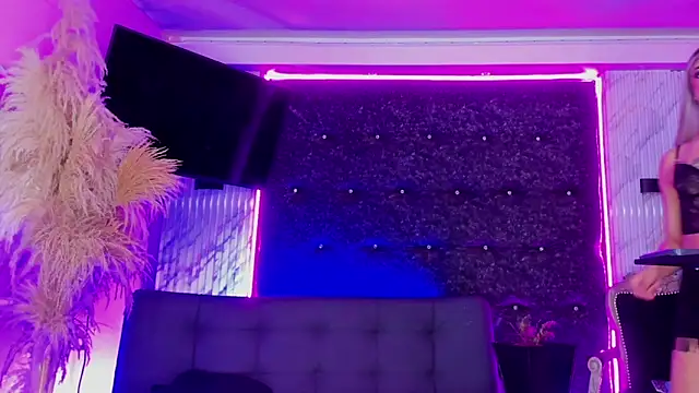 Queens_Wonders_Blonders webcam