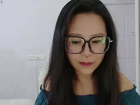 美女yunchui0101在线直播