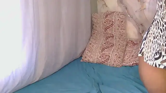 EbonyAlphaBitch webcam