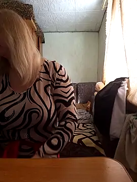 BustyBlond webcam