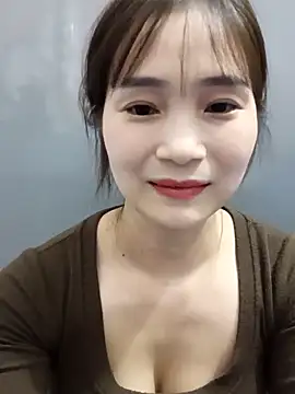 Webcam Model (-Dumi-)  is live.Free join now!