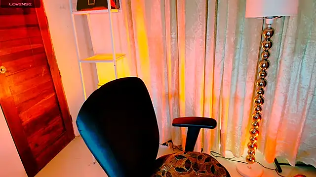 DIVORCED_MS_VALERIA webcam