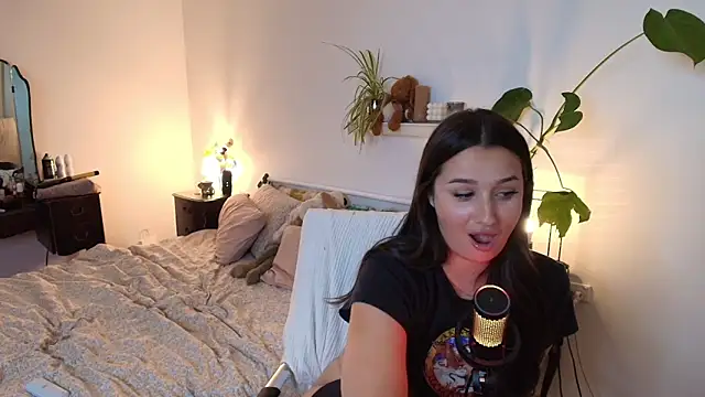 Lenas_Room webcam